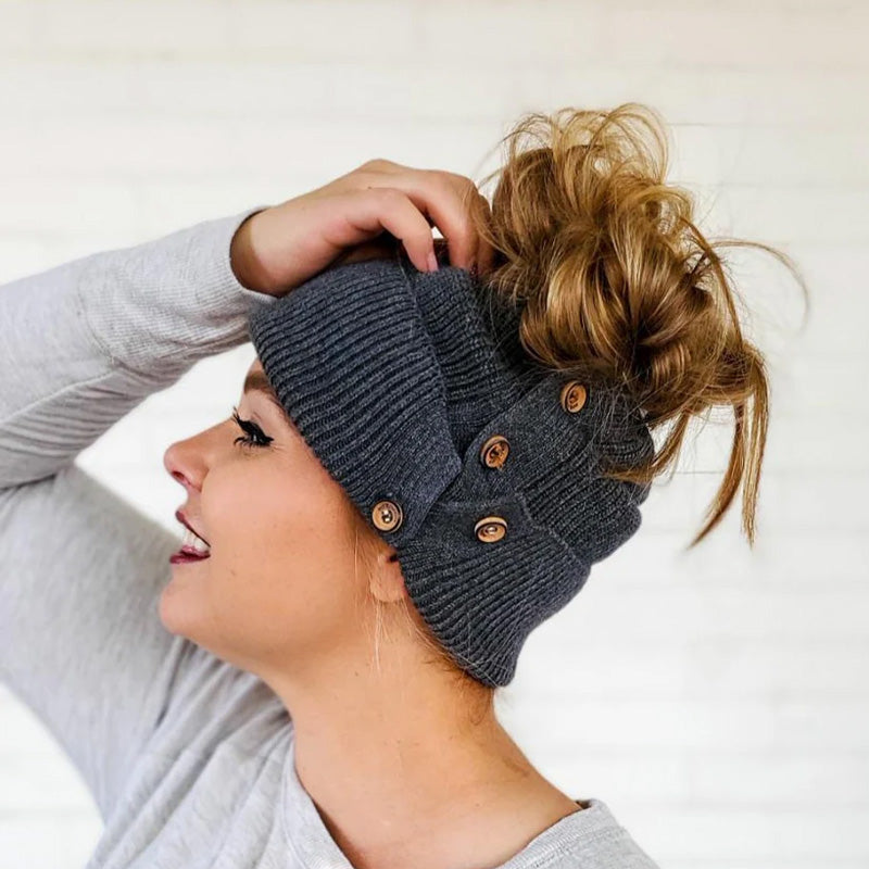 Round button knit hat