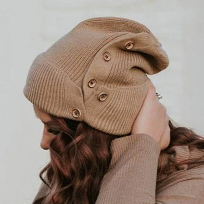 Round button knit hat